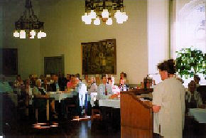 gerda-thastum-leffers-generalforsamlingen-1998 Gerda Thastum Leffers aflægger beretning for generalforsamlingen 1998
